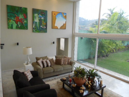 Vendo Casa 1100m2, 5h/7b/8p Cerro Verde 5433