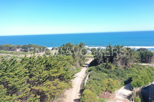 Vista Y Acceso Al Mar En Cahuil, Pichilemu.