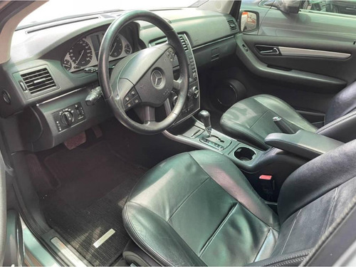 Imagem 8 de 10 de Mercedes-benz B 180
