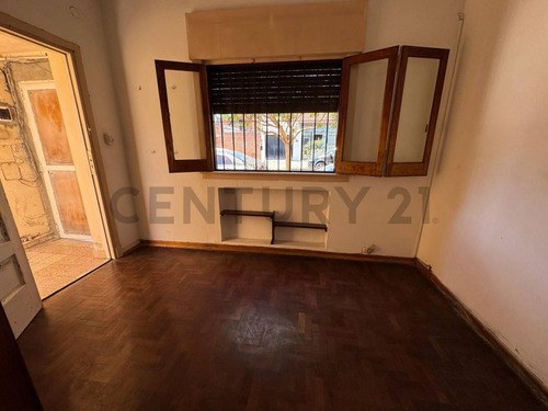 Venta - Ph Tipo Casa - 2 Ambientes - Terraza Propia - Remedios De Escalada, Lanus