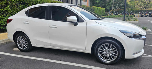 Mazda 2 Sedan GRAN TOURING LX