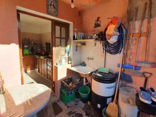 Imagen 5 de 20 de Casa De Tres Dormitorios, Dos Baños, Cochera, Amplio Terreno Y Pileta