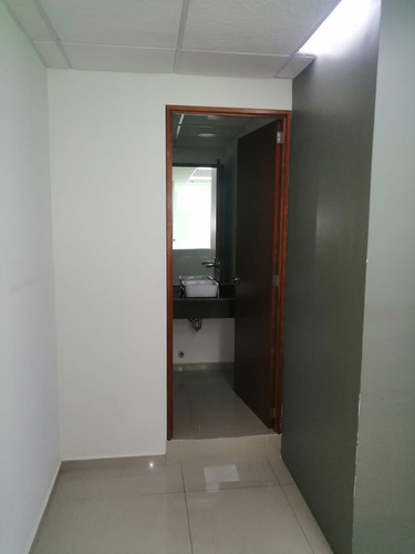 Imagen 2 de 14 de Hermosa Oficina En Renta En Corporativo Diamante