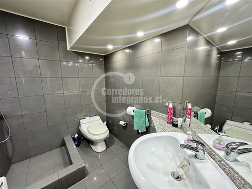 Casa En Venta De 7 Dorm. En Vitacura