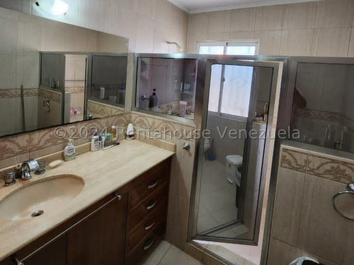 Townhouse En Alquiler Av Goajira Mls #24-27515 Rq