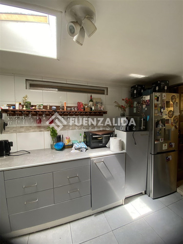 Casa En Venta De 4 Dorm. En Maipú