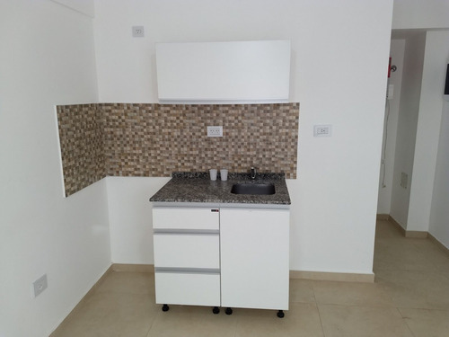 Imagen 4 de 7 de Monoambiente En Venta Patio Propio Y Cochera Cubierta En Lomas De Zamora