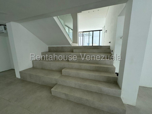 Ana Torres. Casa Dúplex En Venta 2518155 En Prados Del Este