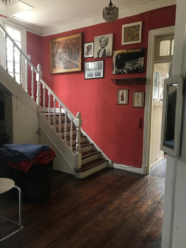 Casa En Venta En Pasaje Cerrado, Excelente Estado !!