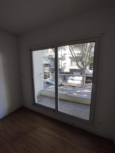 Imagen 7 de 14 de Alquiler Apartamento 2 Dormitorios Con Patio Y Balcon. Centro