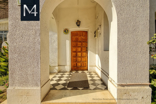 Casa En Venta De 4 Dorm. En Ñuñoa