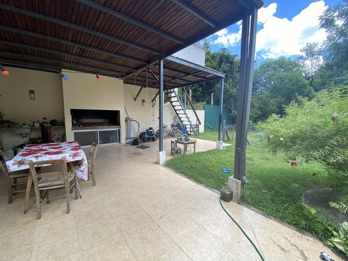 Casa De 3 Dormitorios Con Parrillero, Pileta Y Galería - Fisherton