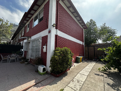 Casa Remodelada Al Interior De Condominio