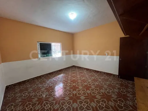 Amplia Casa De 3 Niveles Con Vistas Panorámicas En Lomas De Enmedio