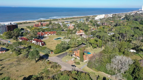 Venta De Terreno De 967 M2 , En San Rafael, Punta Del Este. A 200 Mts Del Mar.