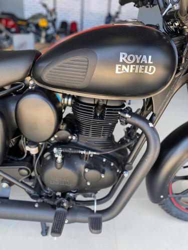 Imagen 8 de 16 de Royal Enfield Classic 350 Dark Stealth Black
