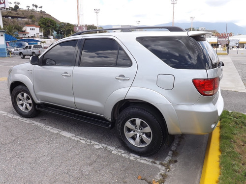 Toyota Fortuner .