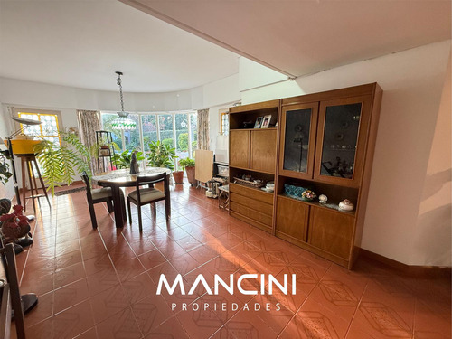 Apto Crédito - Casa En Venta De 5 Ambientes Con Cochera, Quincho Y Piscina - Villa Ballester
