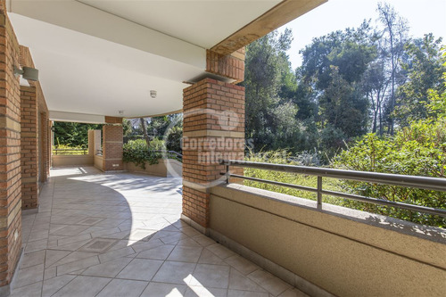 Departamento En Venta De 5 Dorm. En Las Condes - San Damián