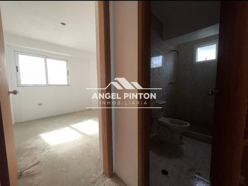 Apartamento En Venta En Av El Milagro Maracaibo Api 7114