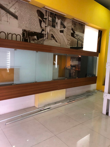 Imagen 4 de 14 de Excelente Local Totalmente Reciclado Con Sótano Y Entrepiso