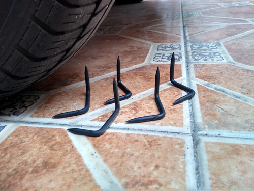 1 Kilo De Poncha Llantas Pinchos Abrojos Caltrops