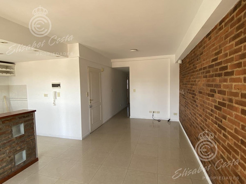 Imagen 8 de 22 de Semipiso De 3 Ambientes Al Frente Con Dos Balcones.