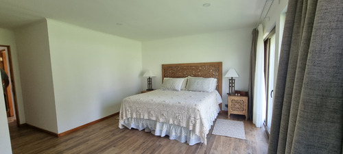 Casa En Condominio Nueva / 4 D 3 B 240 M2.