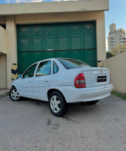 Chevrolet Corsa Classic 1.6 Gl Aa 4P
