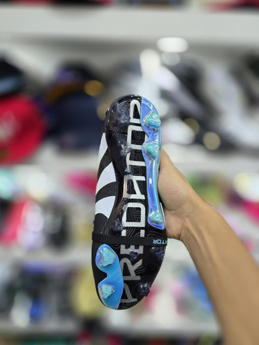 Tachos De Futbol Negros Con Azul Y Blanco Predator (Usado)