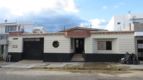 Casa Quinta En Valencia Urbanización Trigal Norte 