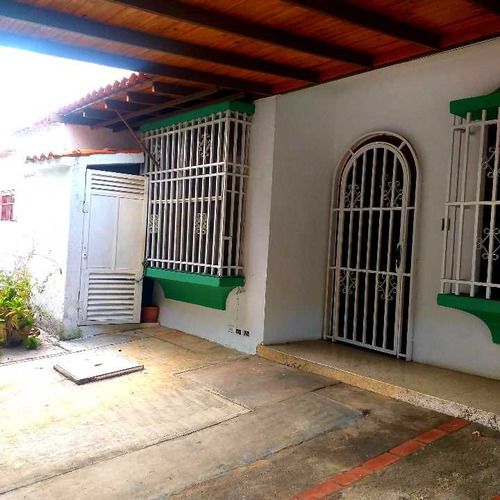 Casa En Venta Urb. El Trigal Centro Negociable