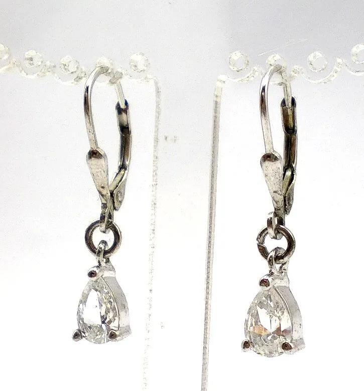 Par De Aros Colgantes Con Zafiros Blancos Talla Gota