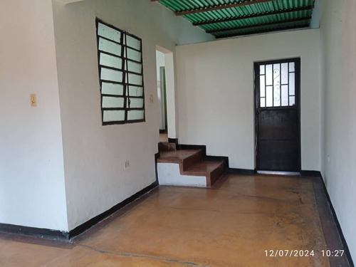 Rivero Bienes Raíces Promociona Y Vende Casa De Dos Niveles En La Urb. Girardot