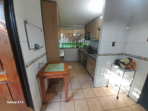 Amplia Y Confortable Casa Habitación En La Comuna De Ñuñoa