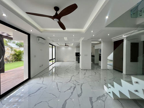 Casa En Venta En Mérida, Diade Temozón, 4 Habit