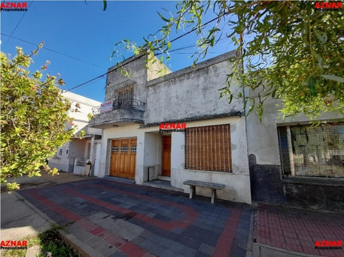 Imagen 1 de 12 de Casa De 5 Ambientes Y 3 Doritorios (1959)