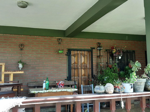 Imagen 9 de 30 de Casa Y Quincho Con Amplio Terreno A. Korn