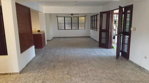 Casa En Venta En La Romana En Buena Vista Norte