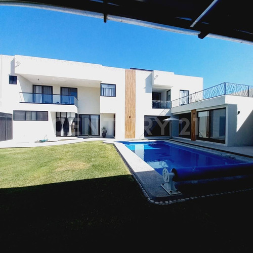 Casa En Venta Con Jardín Y Alberca En Atlixco, Puebla.