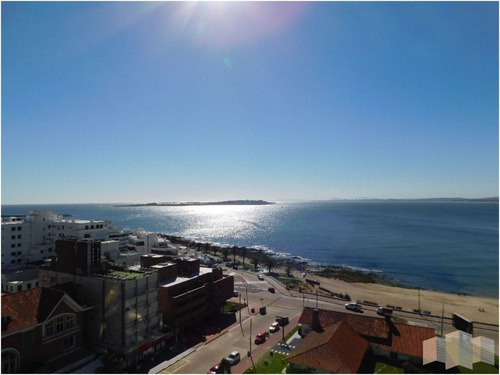 Imagen 26 de 30 de Con Exclusiva Vista De Primera Linea Al Mar.