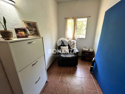 Casas En Venta En Playa Hermosa, Piriápolis. 2 Propiedades En Un Padrón. Cercada Perimetralmente.