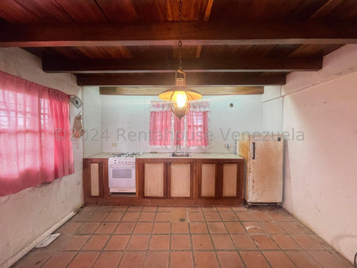 Casa De Campo En Venta En La Colonia Tovar Con 2200 Metros De Terreno Propio Excelente Ubicación Lista Para Firmar Nela 24-18402