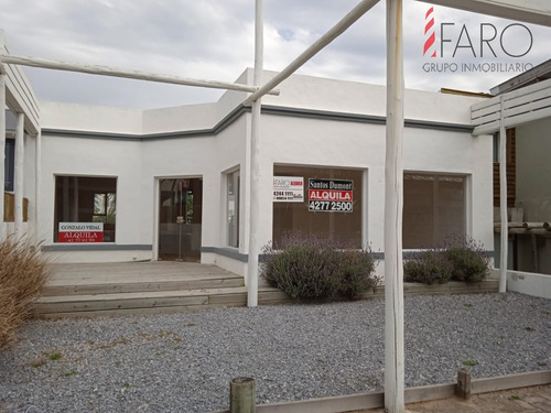 Excelente Local En La Barra 240 M2 Con Terraza- Ref: 36267
