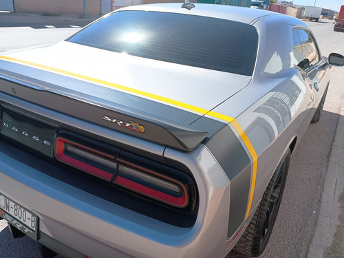 Dodge Challenger 6.4 scat pack srt