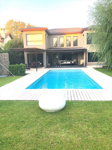 Imagen 9 de 12 de Venta Espectacular Propiedad En Barrio Champagnat Estancias Del Pilar