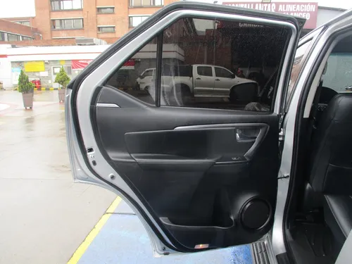 Toyota Fortuner Srv 4x2 2400cc At Aa