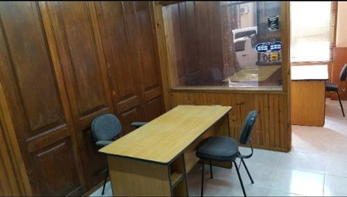 Local Comercial. 2 Ambientes Y Baño.