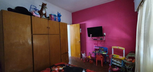 Casa - La Blanqueada. Con Garaje Y Parrillero
