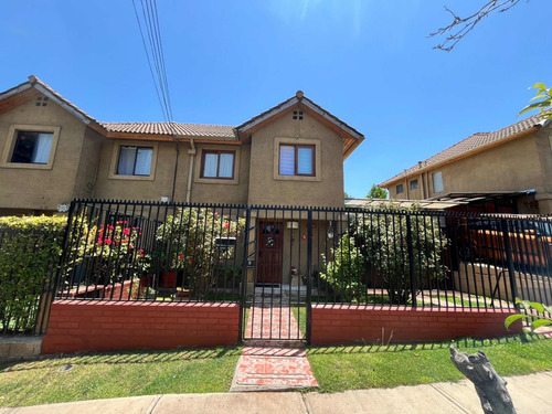 Excelente Casa 4 Dormitorios, 3 Baños, Comuna De Peñalolén